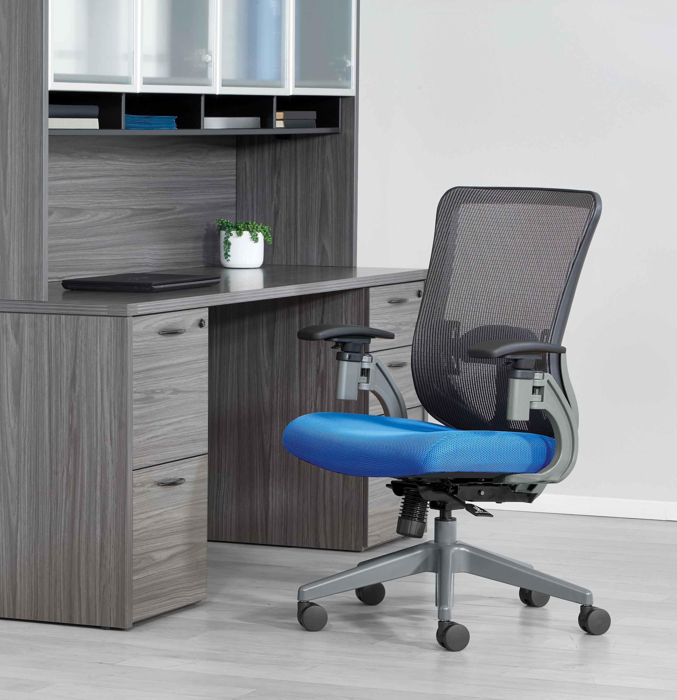 Vertical Mesh Back Managers Chair
